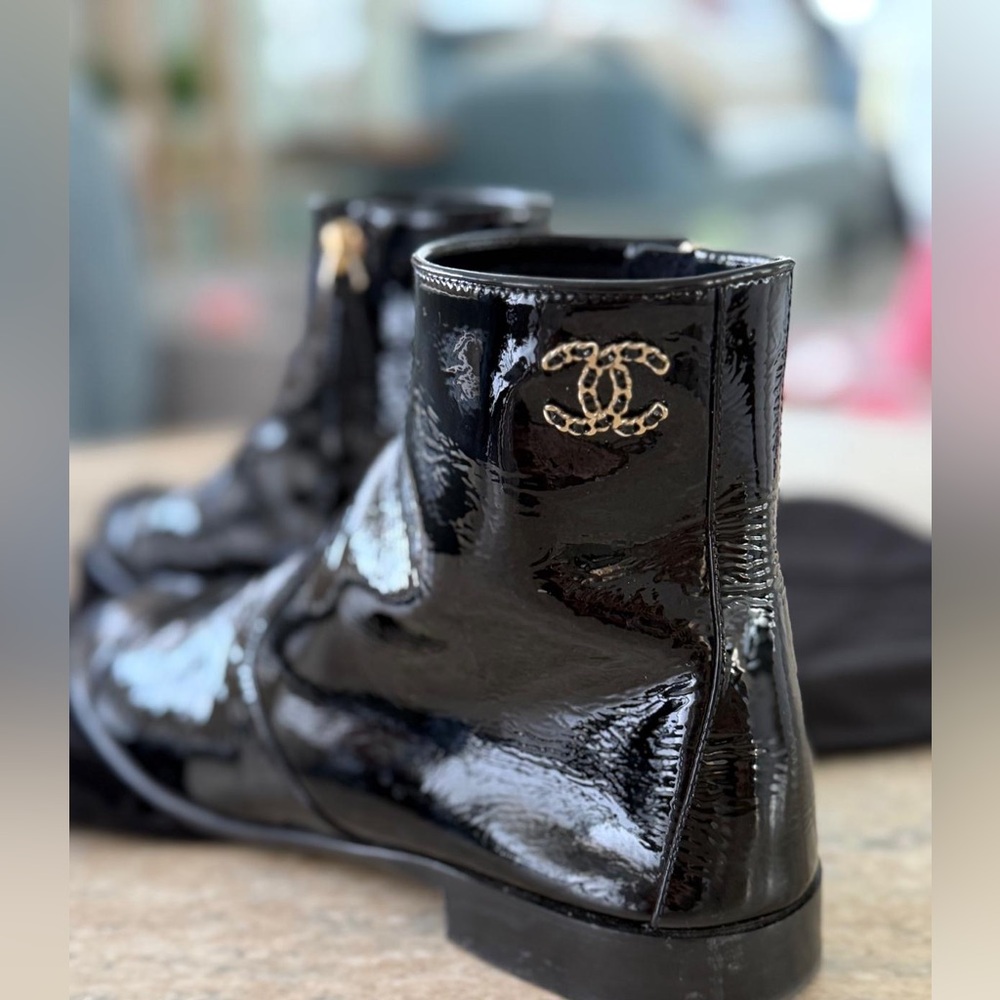 CHANEL / 39 EU / Patent leather Short Boots Black / LIKE NEW!Sold out everywhere